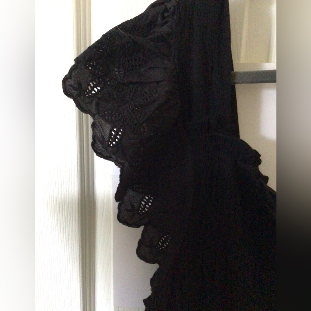 Black Ruffled Sleeveless Top - Picture 3 of 4